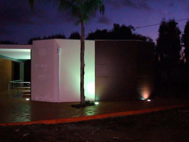 16.Aspecto do exterior acabado em placas de madeira.